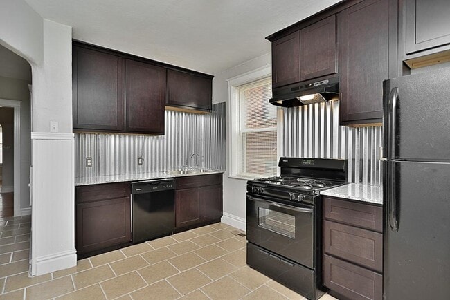 Building Photo - 4944 Tholozan Ave