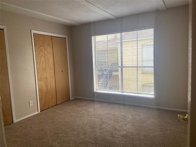 Building Photo - 6200 W Tidwell Rd