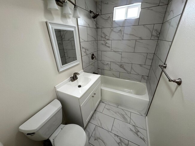 Building Photo - 225-229 Lynn Drive