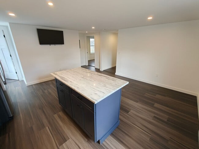 Building Photo - 225 State St