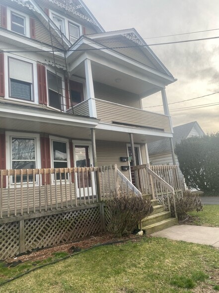 Primary Photo - 12 Saint Lawrence St