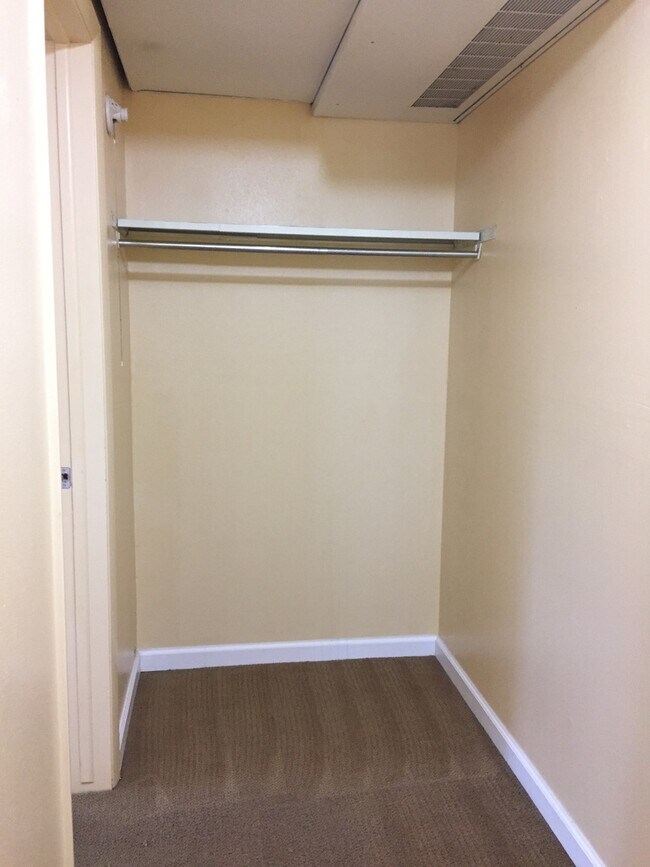 Building Photo - One Bedroom in Wimbledon!