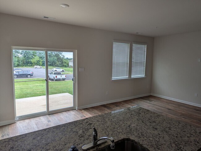 Building Photo - 335 Locust Run Dr