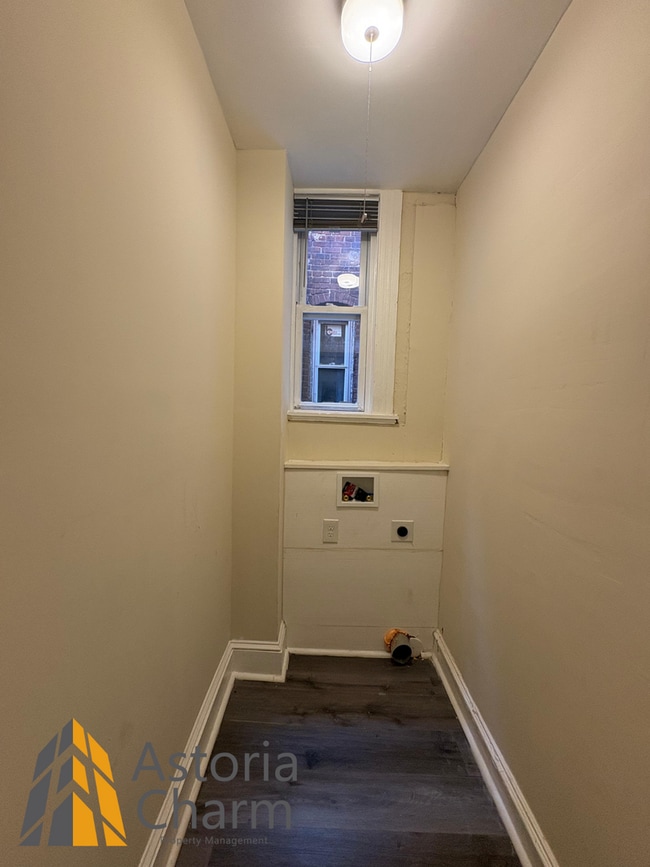 Building Photo - Move-In Ready 4-Bedroom Home with Updated ...