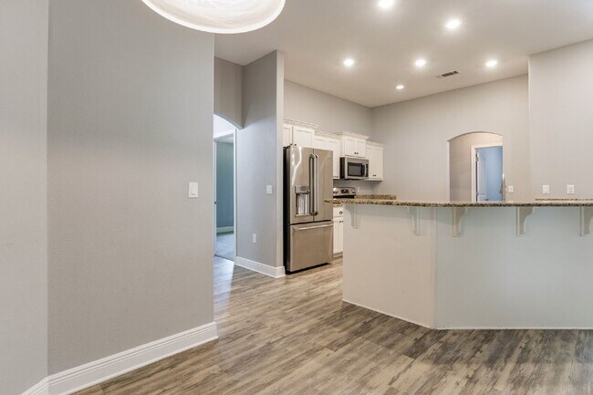 Building Photo - Spacious 4-Bedroom / 3 Bathroom + Office c...