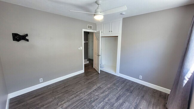 Building Photo - 4 Bed 2 Bath House in East Whittier Availa...