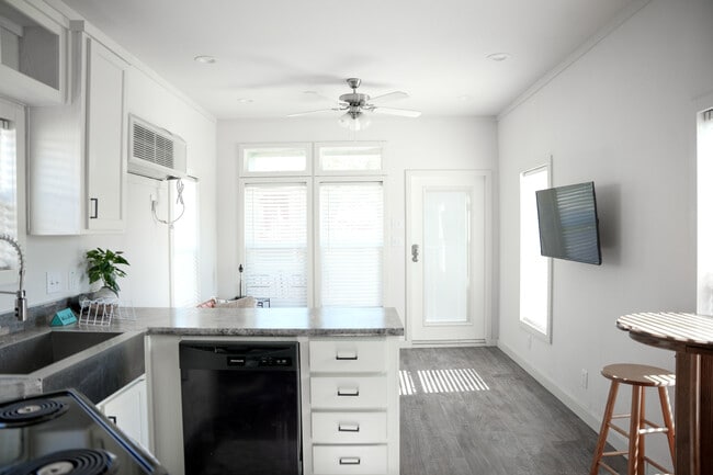 Building Photo - Tiny Home A28 Retreat