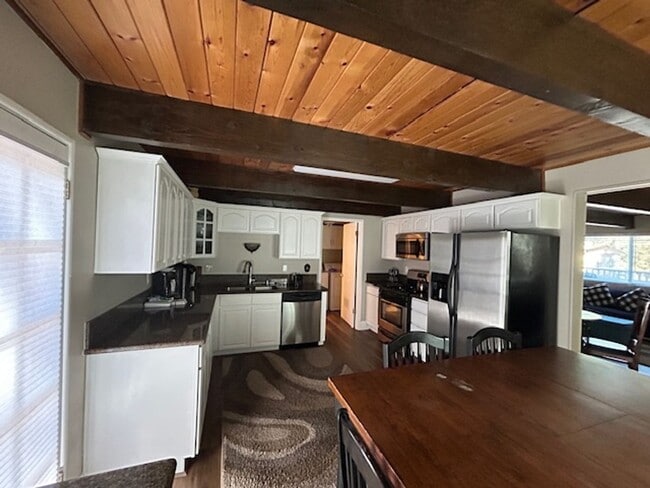 Building Photo - 612 Booth Way