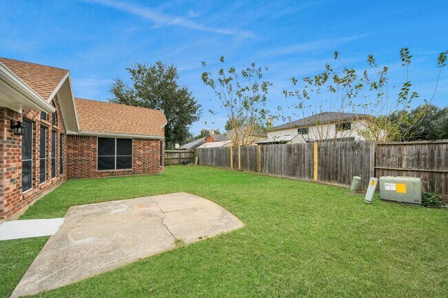 Building Photo - 16243 April Ridge Dr