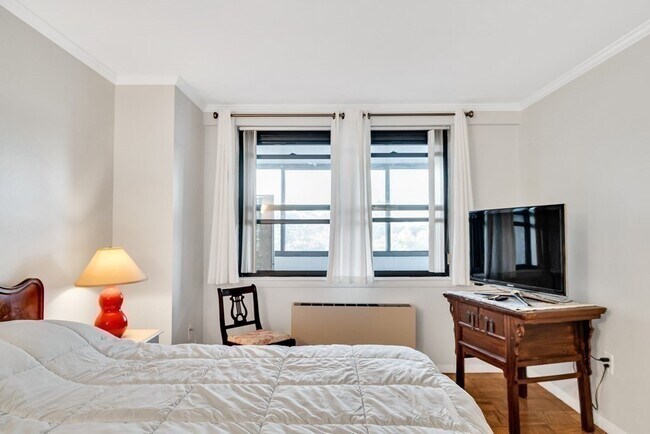 Building Photo - 8 Whittier Pl