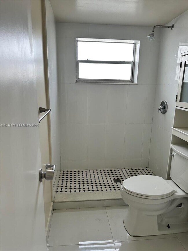 Building Photo - 1640 SW 1st St