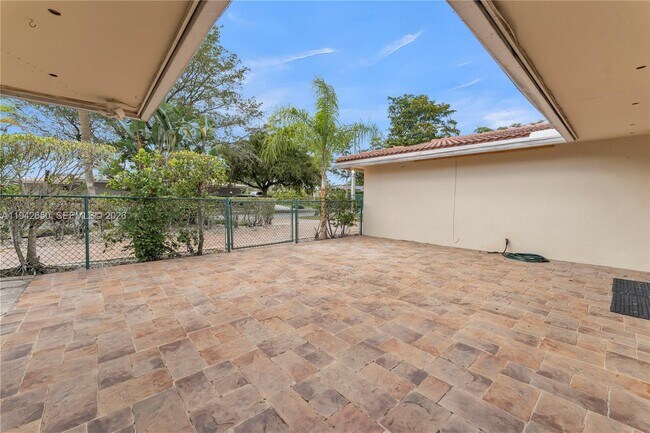 Building Photo - 601 N 44th Ave