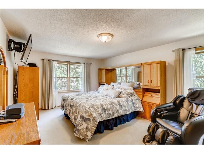 Building Photo - Single Family Home + Over 1/2 Acre Lot!! Welcome Home to Rockford MN!