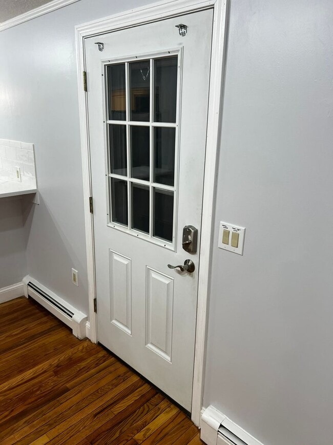 Building Photo - 4-Bedroom, 2-Bath Home with Modern Comforts in Tyngsboro, MA