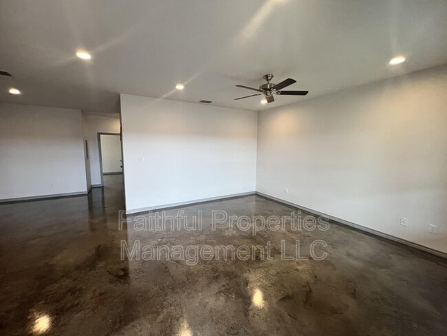 Building Photo - 14215 County Rd 452