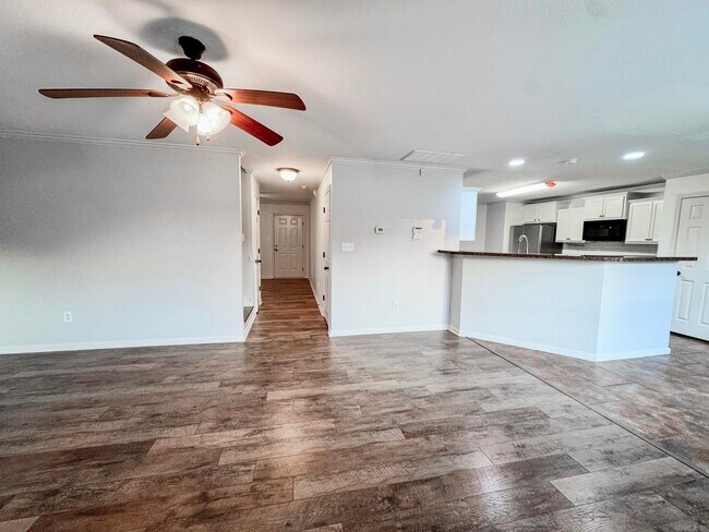 Building Photo - 36 Talladega Loop