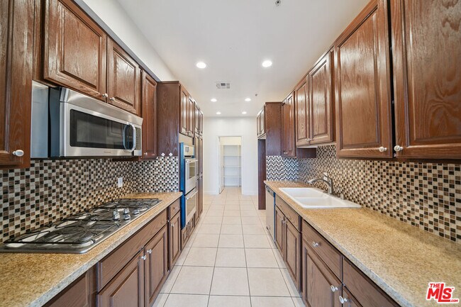 Building Photo - 1508 Greenfield Ave