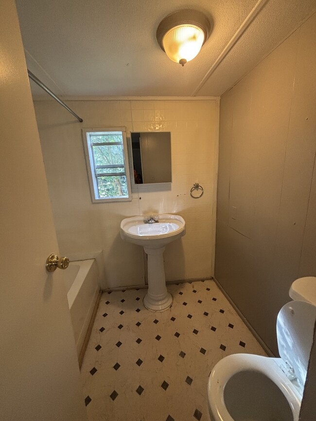 Building Photo - 40 Mcilwain Rd