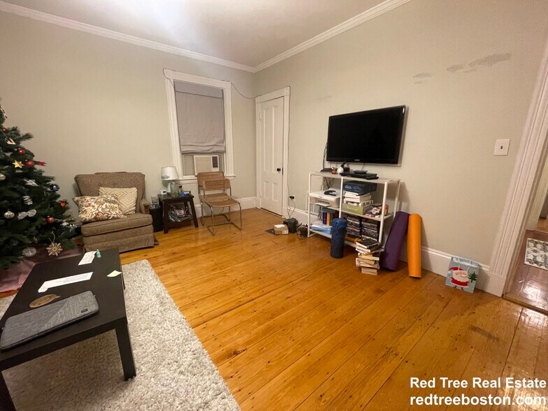 Building Photo - 62 Chestnut St