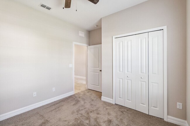 Building Photo - Beautiful New Energy Efficient 4/2 Close t...