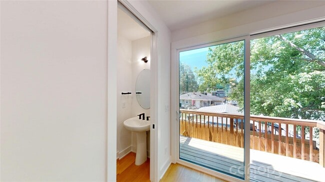 Building Photo - 156 Mattoon St