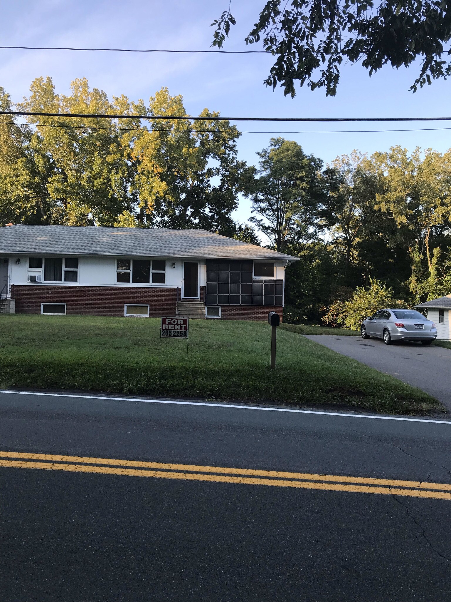 Building Photo - 1615 Maple Hill Rd