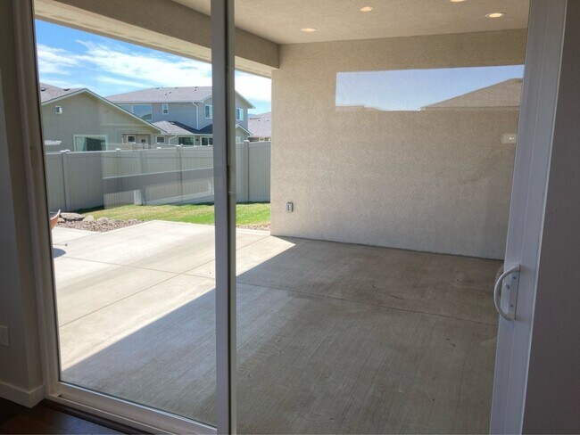 Building Photo - 3-Bed, 2 Bath Stunner in Kestrel Point