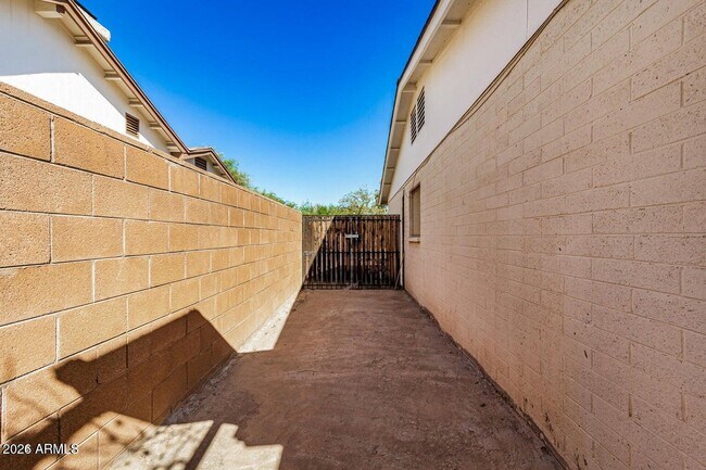 Building Photo - 1941 E Pegasus Dr