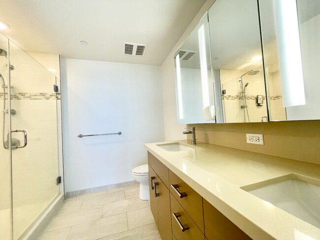 Building Photo - 555 South St