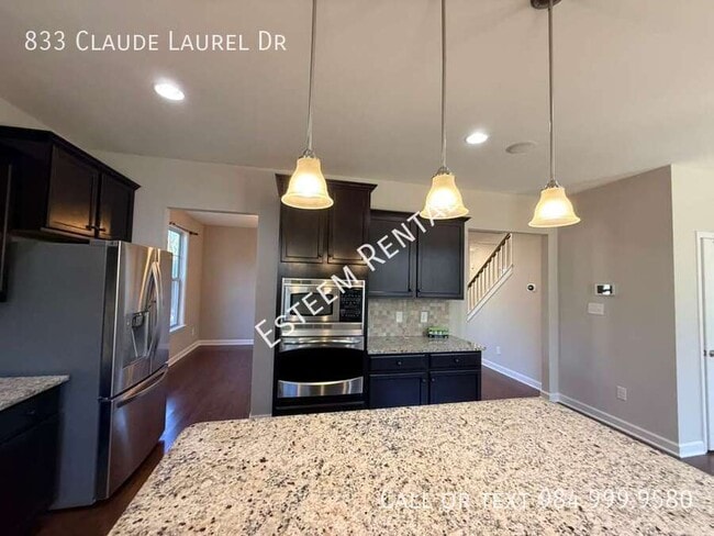 Building Photo - 833 Claude Laurel Dr