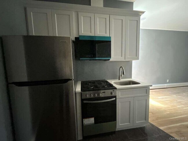 Building Photo - 298 Cooper St