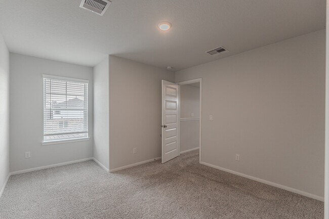 Building Photo - 100 Ashe Juniper Wy