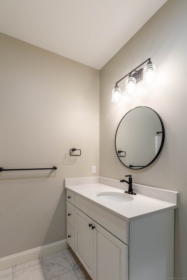 Building Photo - 502 Edgewater Cir