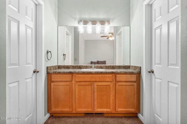 Building Photo - Great Location - Centrally Located - Quick...