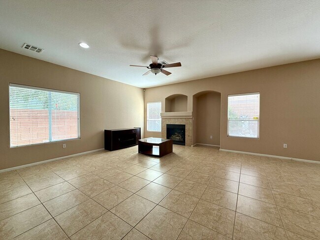 Building Photo - 2-Story Home  3 bedroom 2.5 bath in Gated Southern Highlands