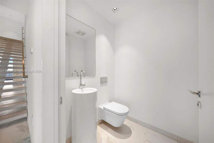 Building Photo - 1000 Biscayne Blvd