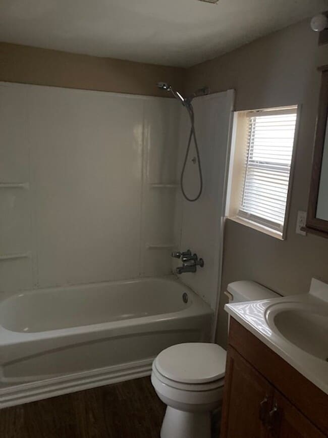 Building Photo - Biloxi 2 Bedroom