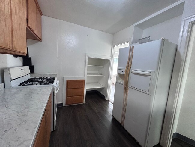 Building Photo - 3bd 2 ba home, great location