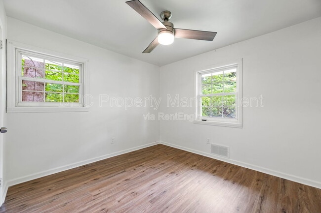 Building Photo - 861 Jefferson Ave