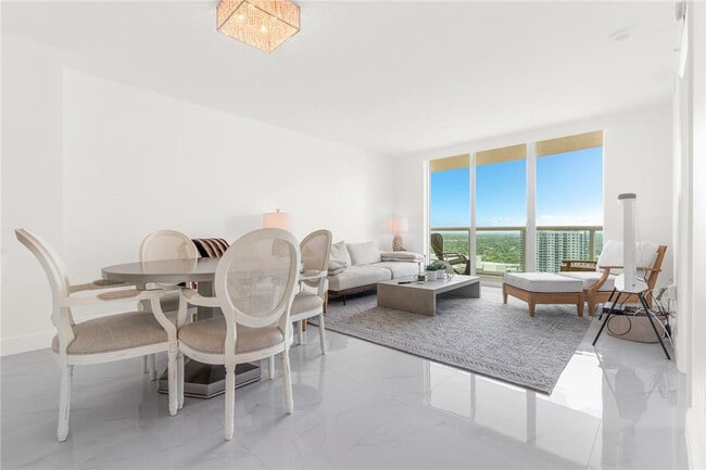 Building Photo - 347 N New River Dr E