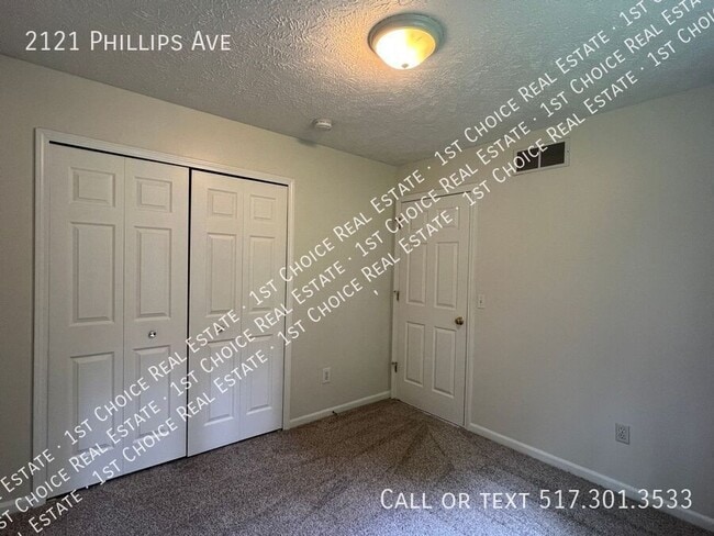 Building Photo - 2121 Phillips Ave