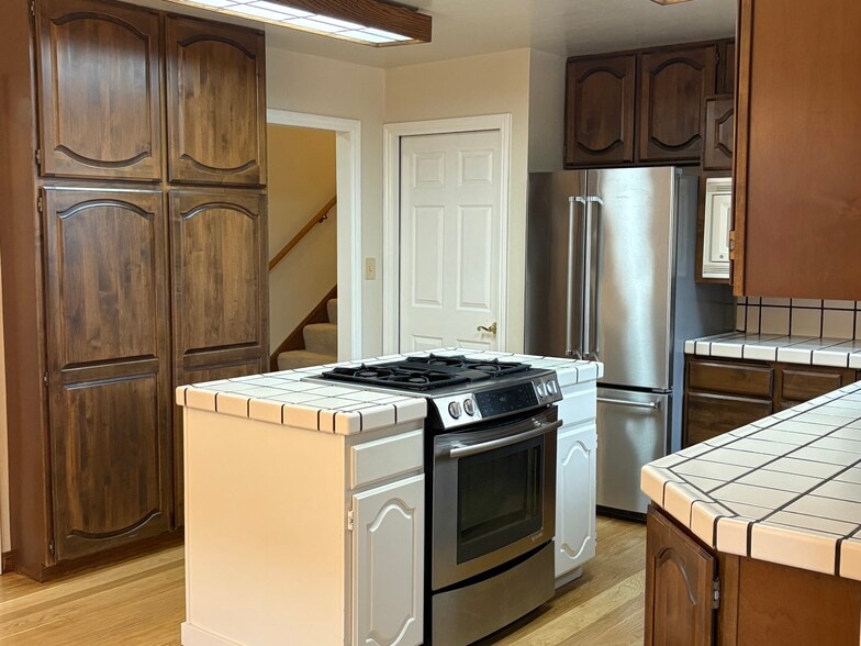 Building Photo - 2219 Hamilton Ave