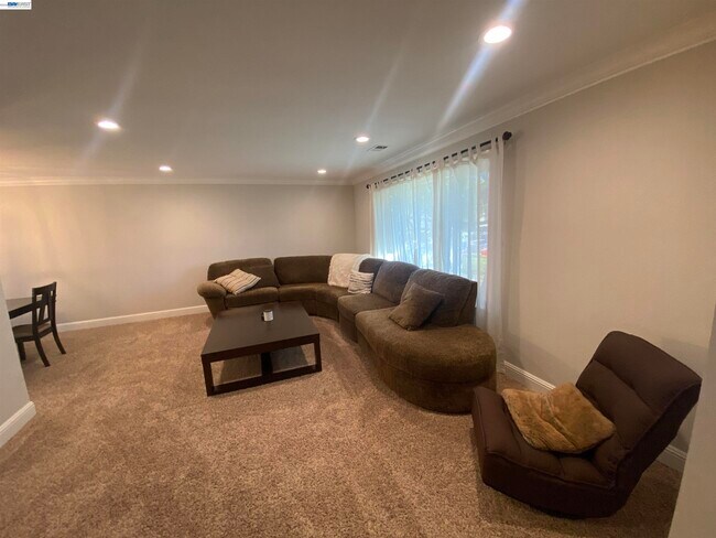 Building Photo - 3253 Pomace Ct