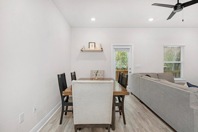 Building Photo - 1026 McLaren Cir