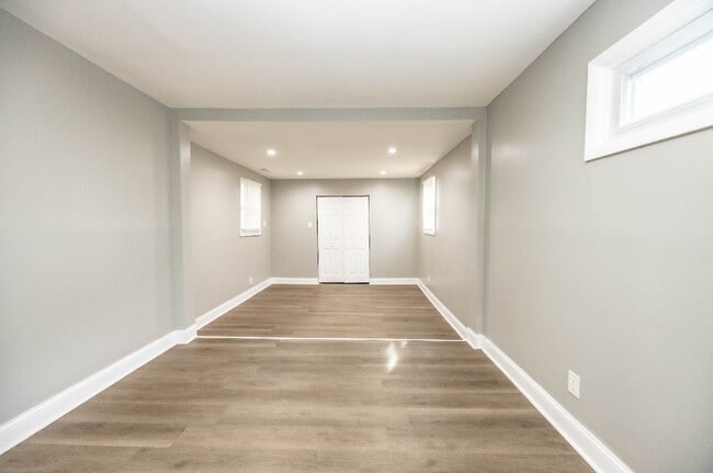 Building Photo - 4421 W 20th Ave