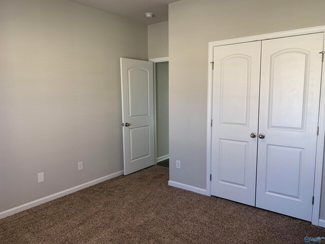 Building Photo - 223 Ivyleaf Dr