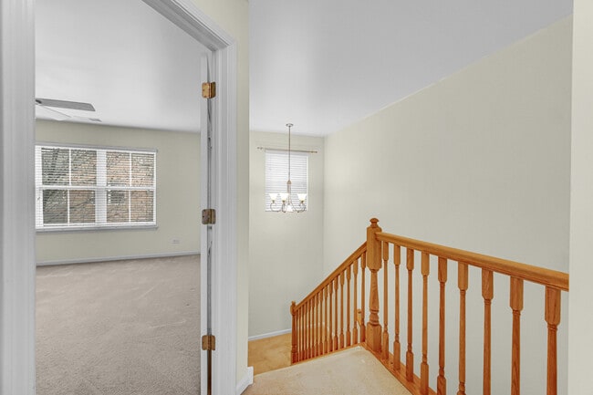 Building Photo - 1114 N Claremont Dr