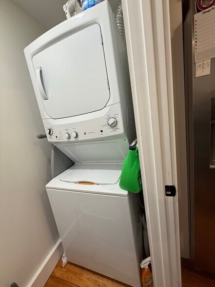 Building Photo - 7 High Street Pl