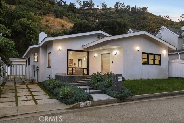 Building Photo - 1633 N Beverly Dr