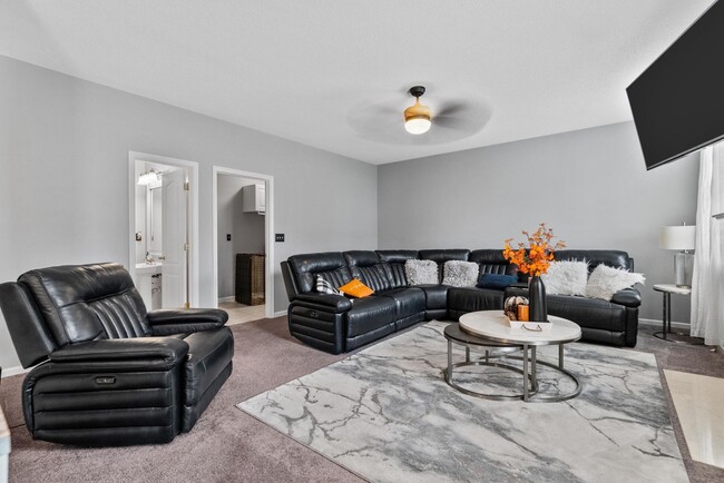 Building Photo - Luxurious 5-Bed, 2.5-Bath Home with Solar Panels in Newport News